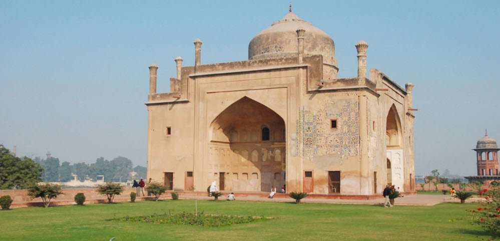 Chini Ka Roza